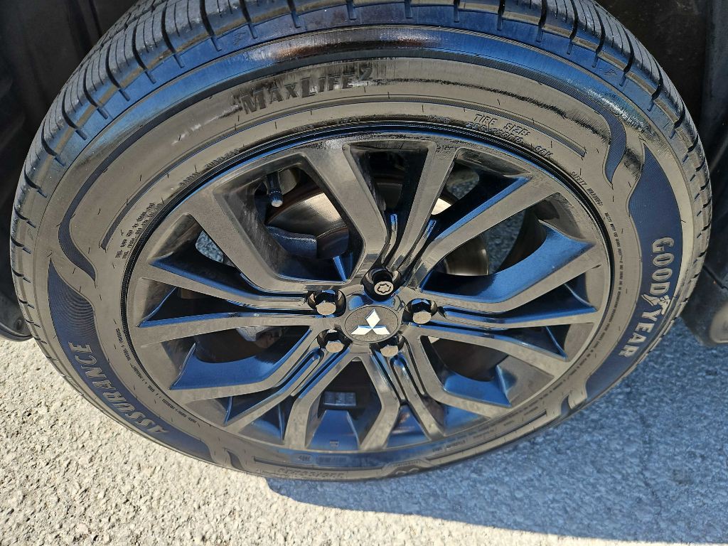 2019 Mitsubishi Outlander Image 9