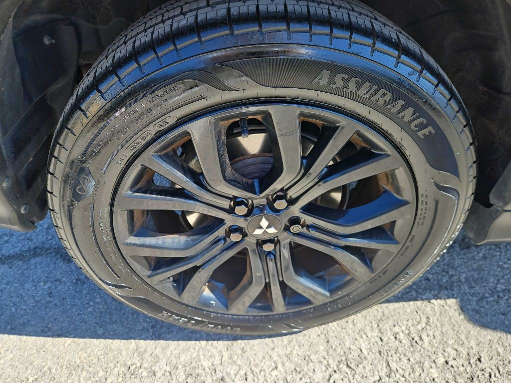 2019 Mitsubishi Outlander Image 14