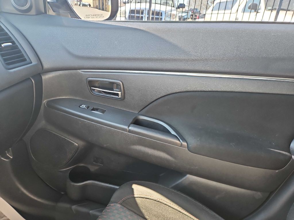 2019 Mitsubishi Outlander Image 32