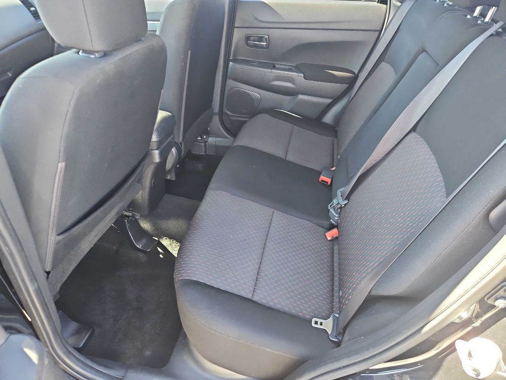 2019 Mitsubishi Outlander Image 34