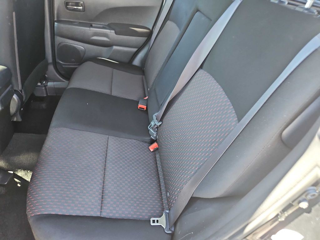 2019 Mitsubishi Outlander Image 35