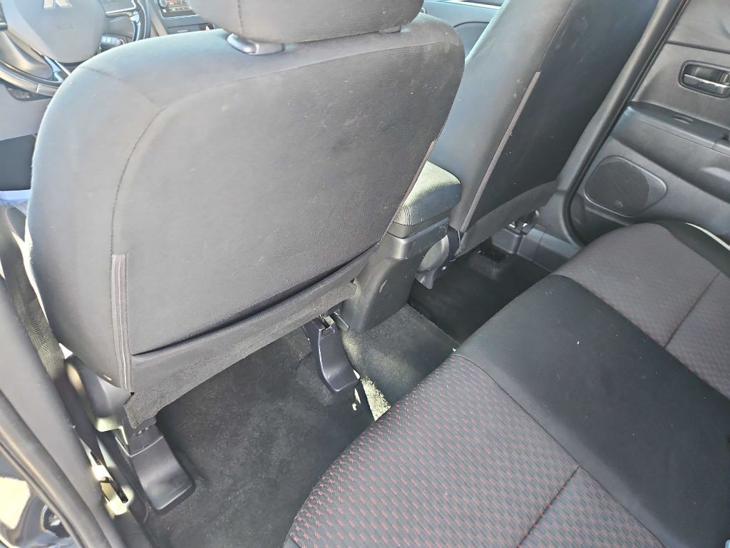 2019 Mitsubishi Outlander Image 36