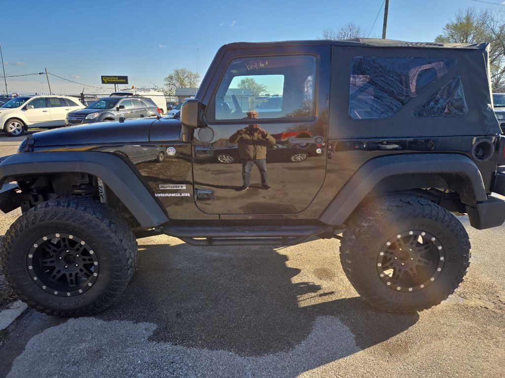 2011 Jeep Wrangler Image 2
