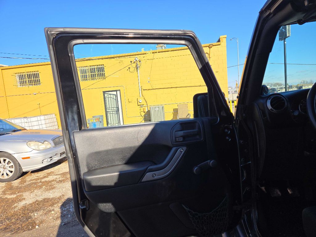 2011 Jeep Wrangler Image 13