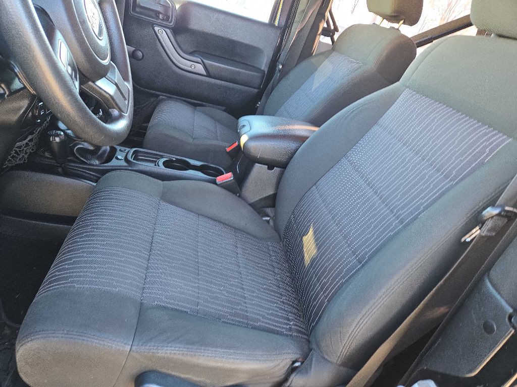 2011 Jeep Wrangler Image 14