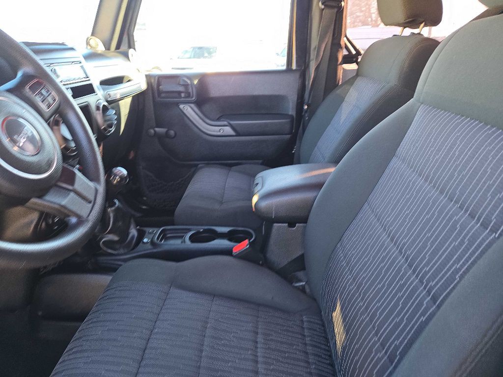 2011 Jeep Wrangler Image 15