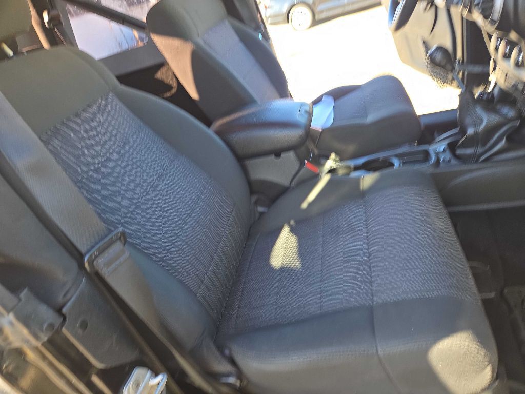 2011 Jeep Wrangler Image 18