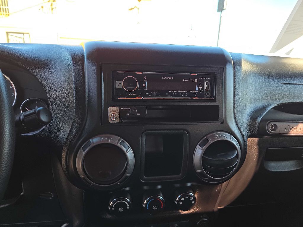 2011 Jeep Wrangler Image 20