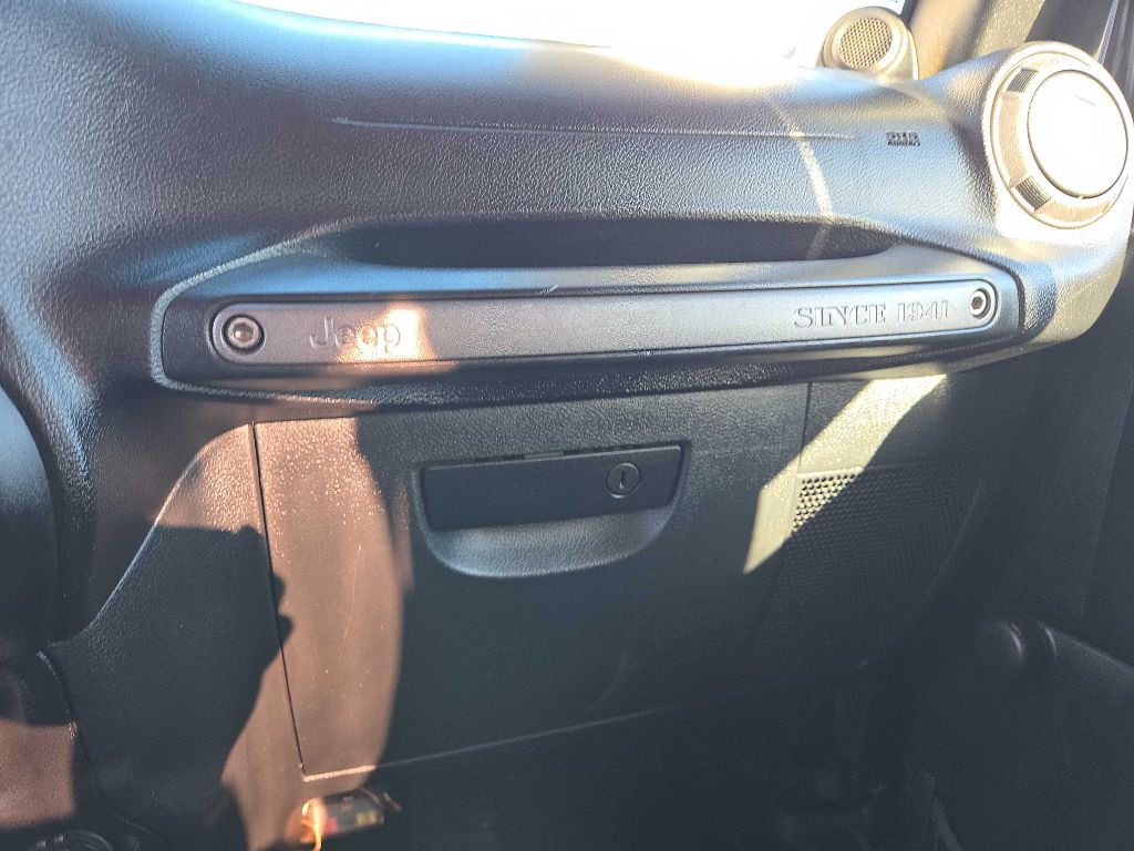 2011 Jeep Wrangler Image 22