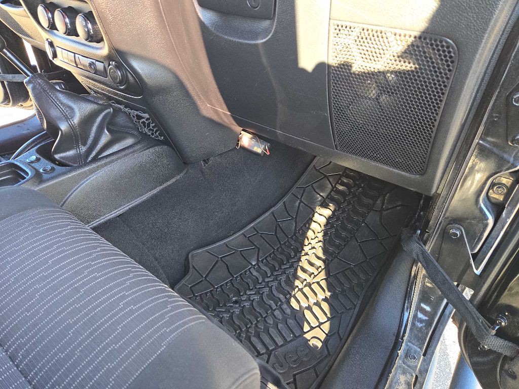 2011 Jeep Wrangler Image 30