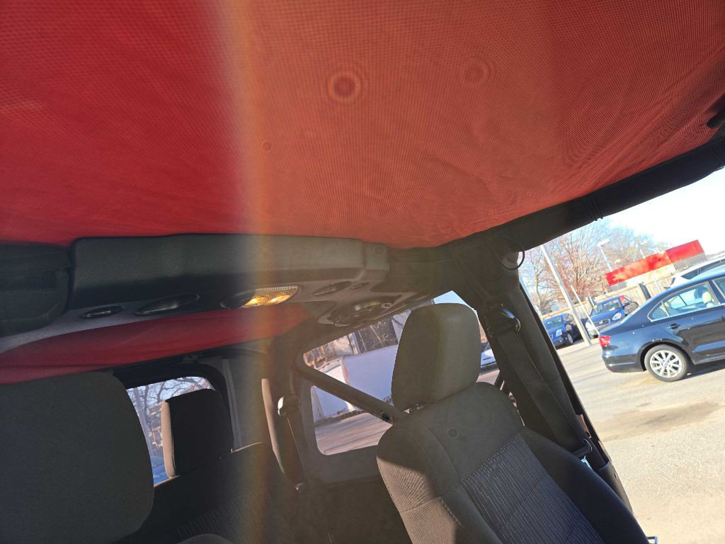 2011 Jeep Wrangler Image 38