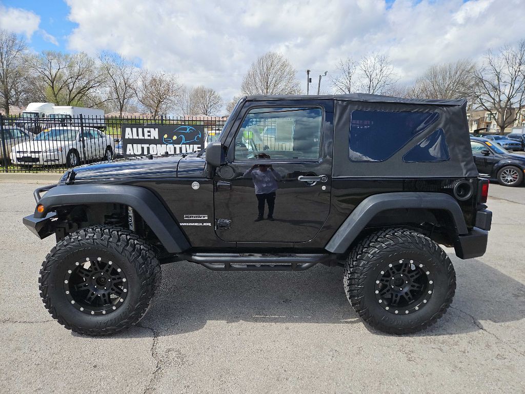 2011 Jeep Wrangler Image 2