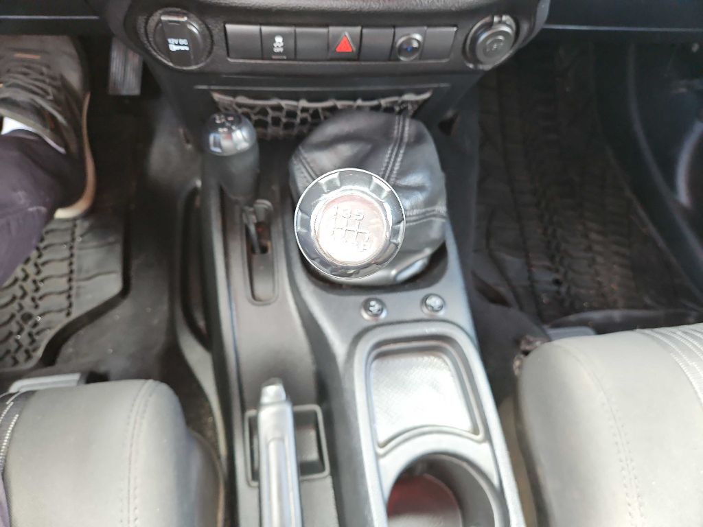 2011 Jeep Wrangler Image 19
