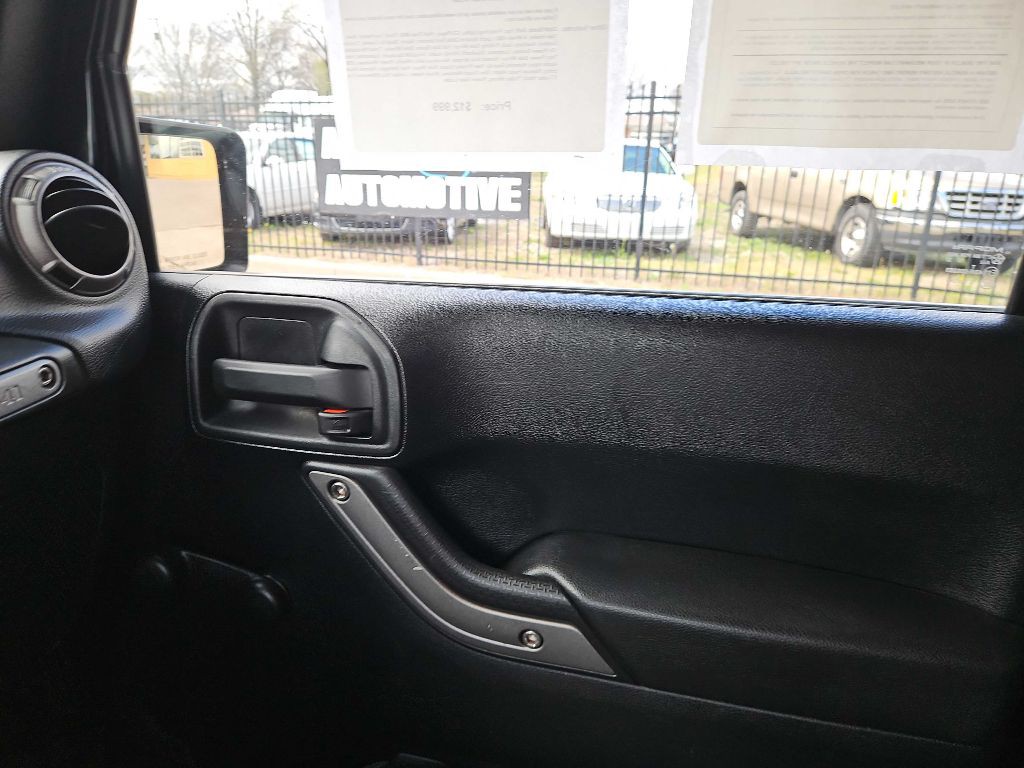 2011 Jeep Wrangler Image 23