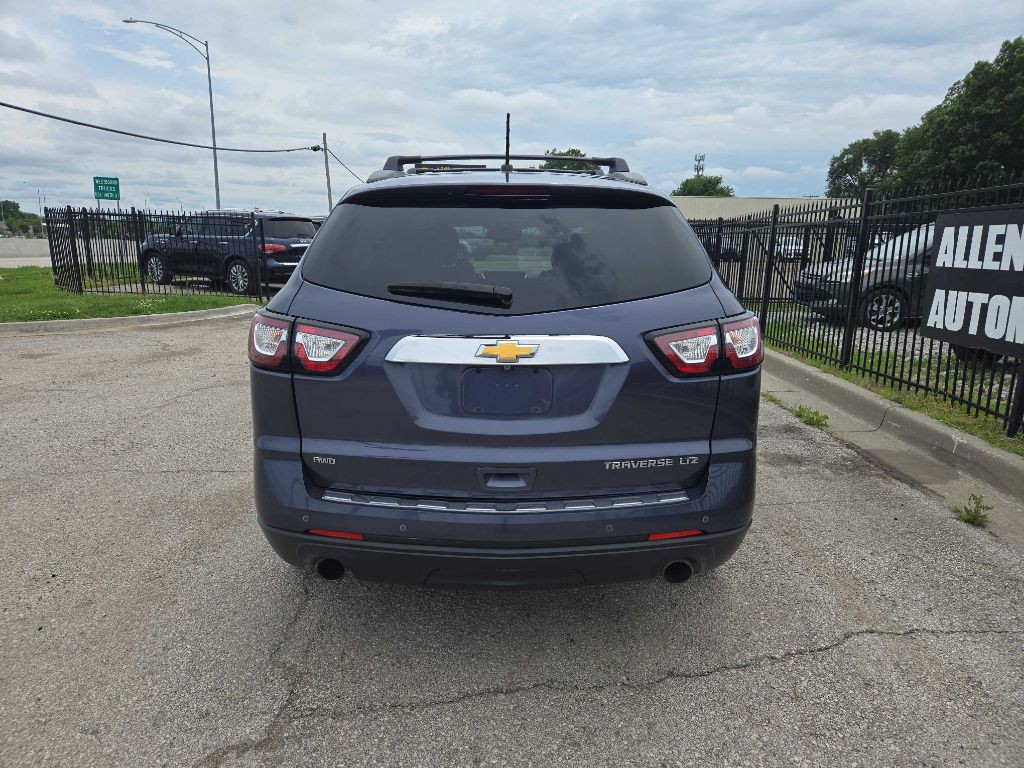 2013 Chevrolet Traverse Image 2