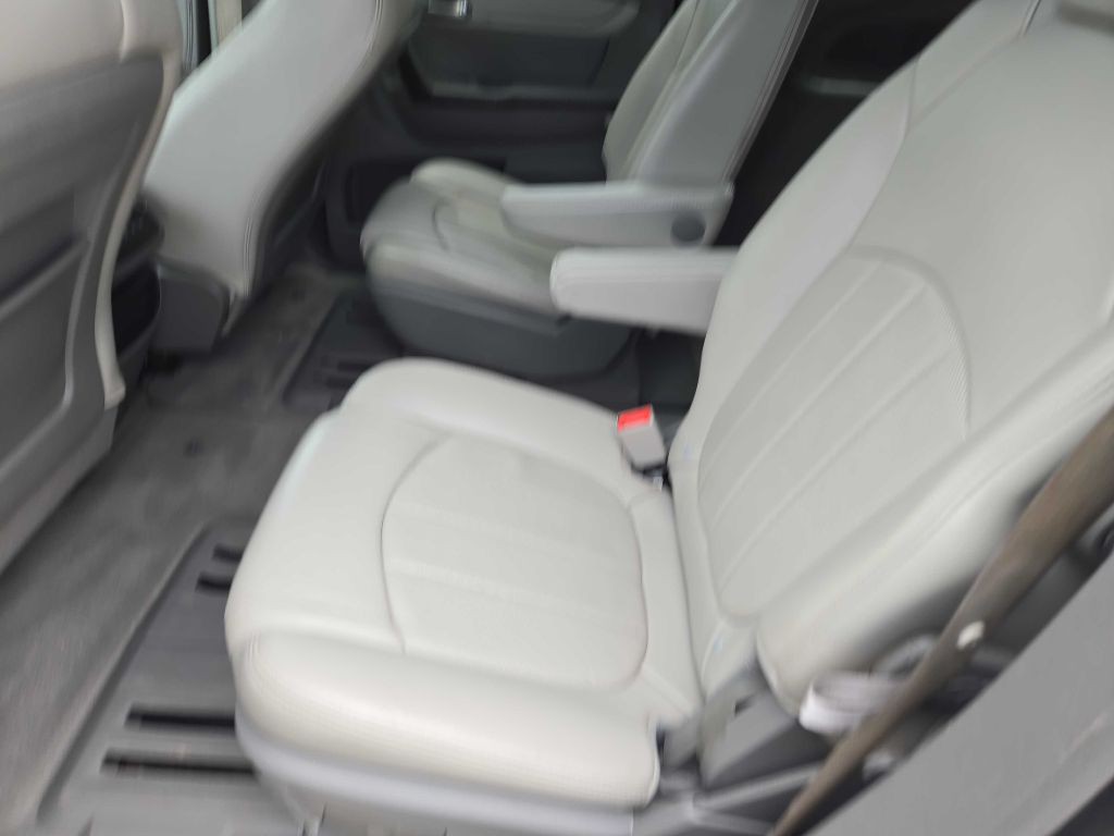 2013 Chevrolet Traverse Image 11
