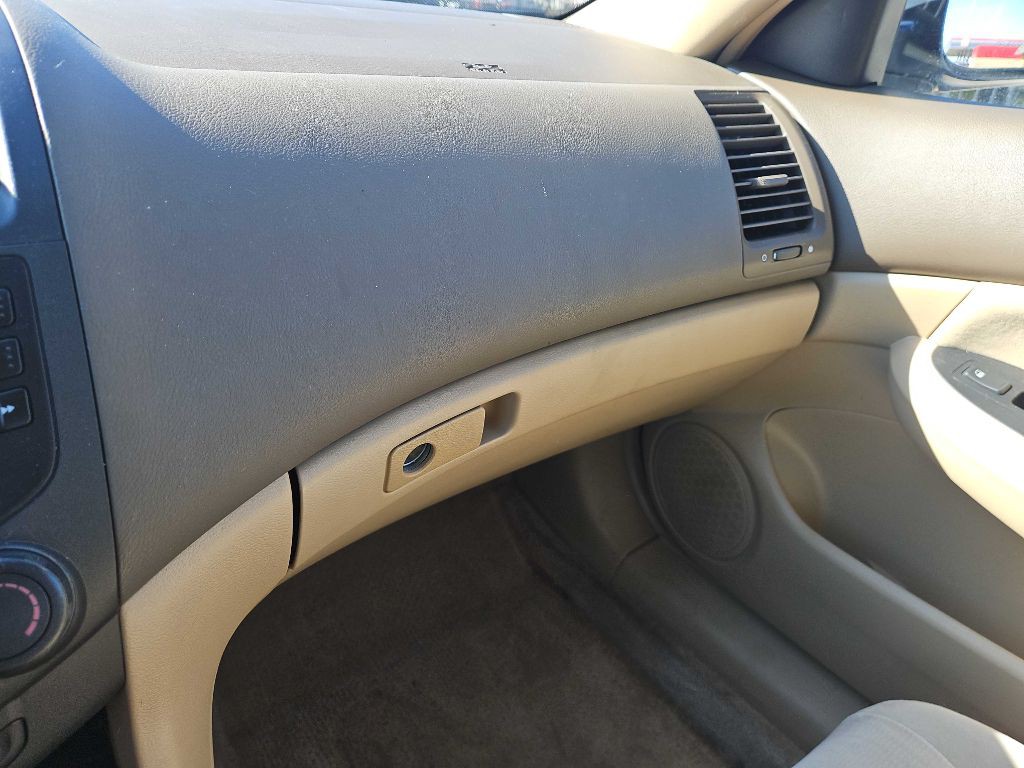 2003 Honda Accord Image 28