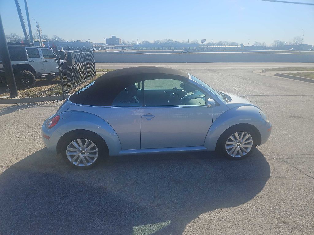 2010 Volkswagen Beetle Image 3