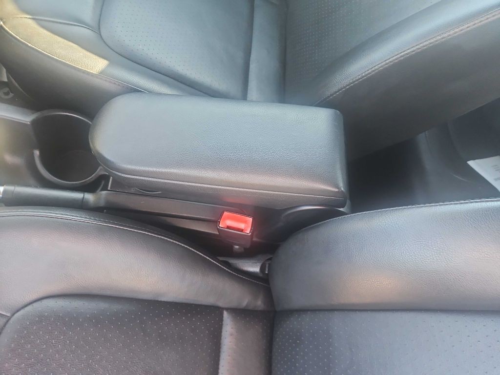 2010 Volkswagen Beetle Image 9