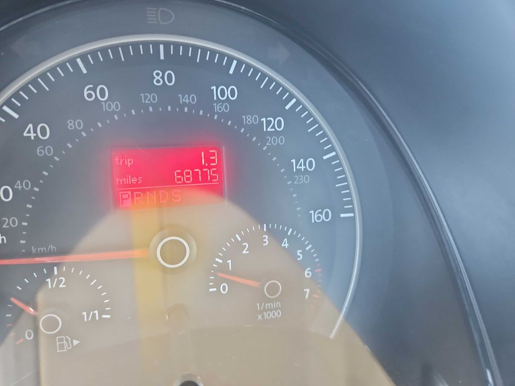 2010 Volkswagen Beetle Image 12