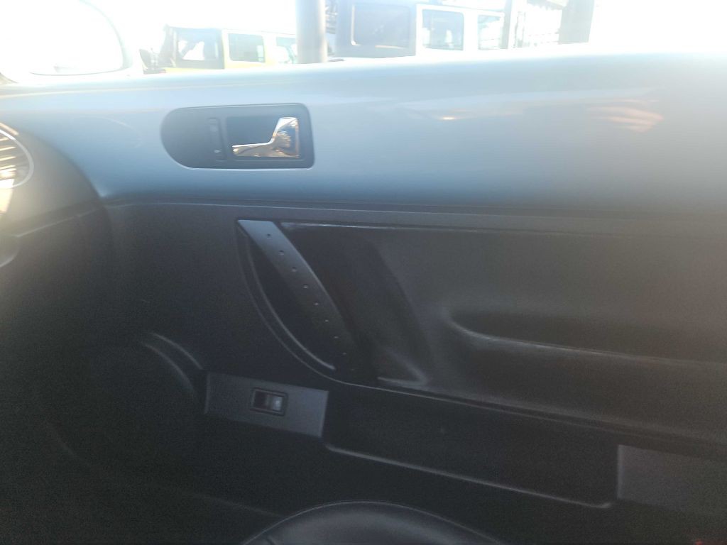 2010 Volkswagen Beetle Image 18