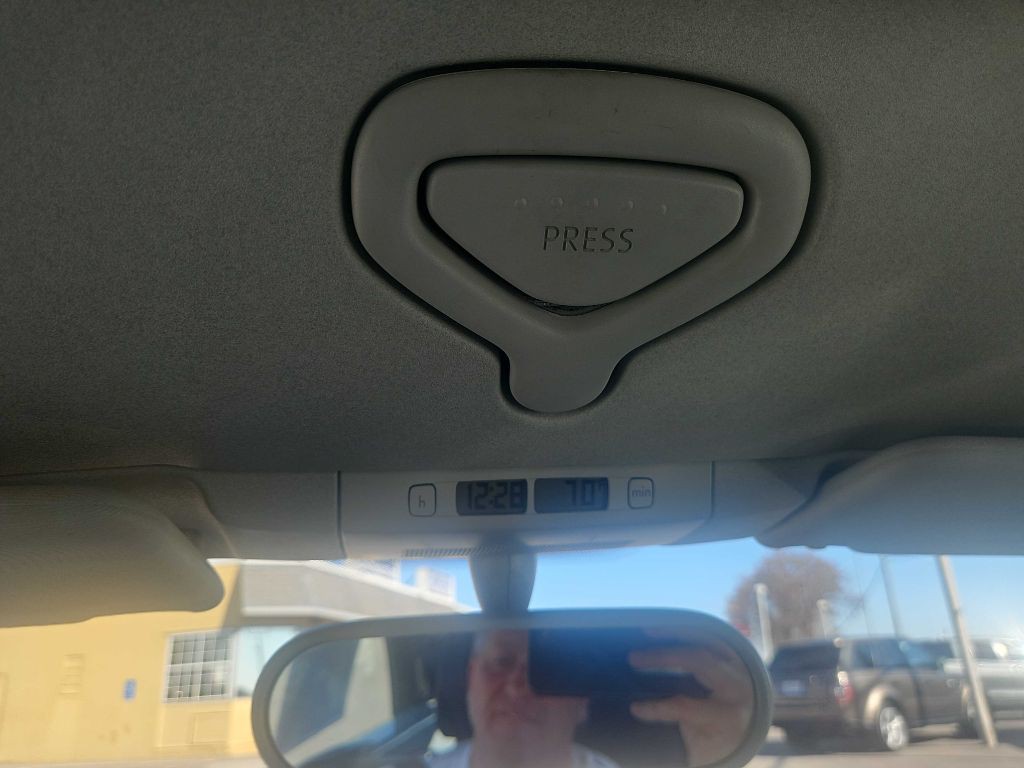 2010 Volkswagen Beetle Image 19