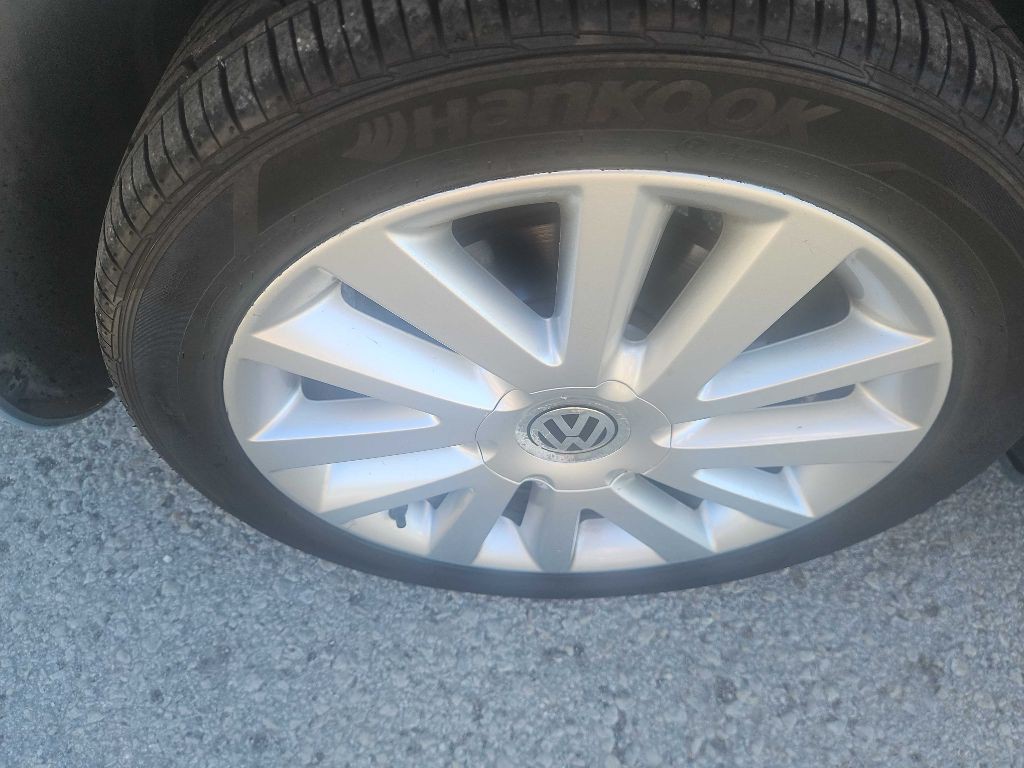 2010 Volkswagen Beetle Image 26