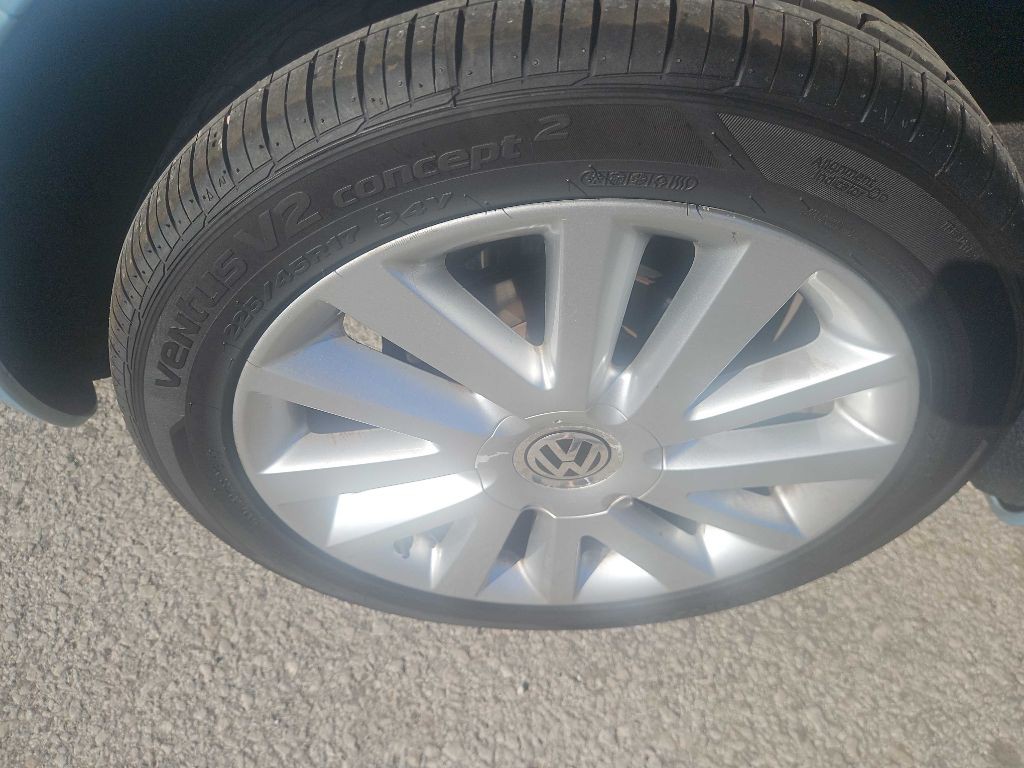 2010 Volkswagen Beetle Image 30