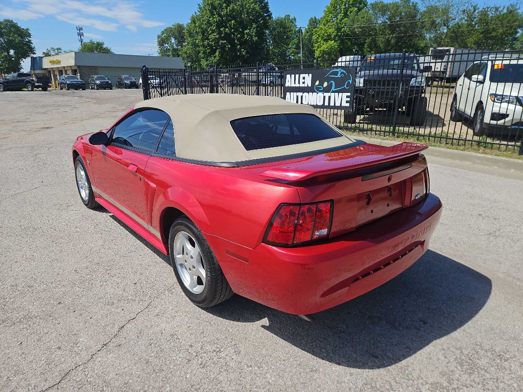 2002 Ford Mustang Image 2
