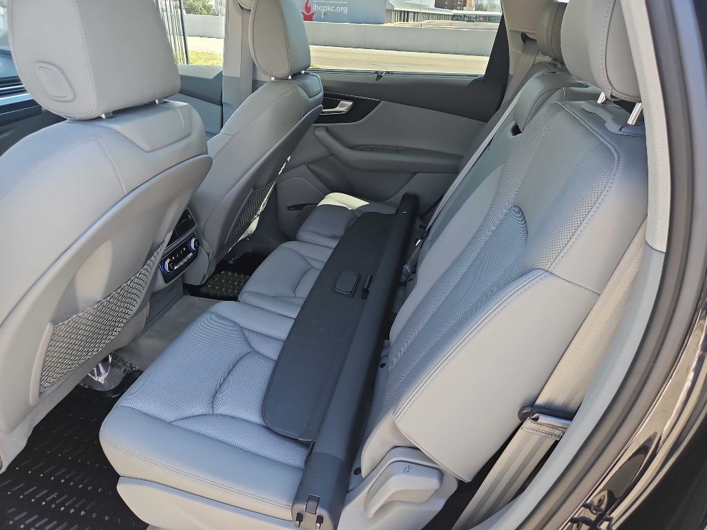 2017 Audi Q7 Image 26