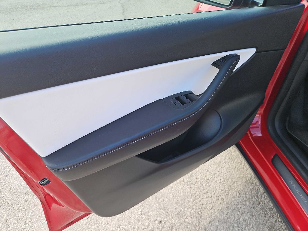 2022 Tesla Model Y Image 9