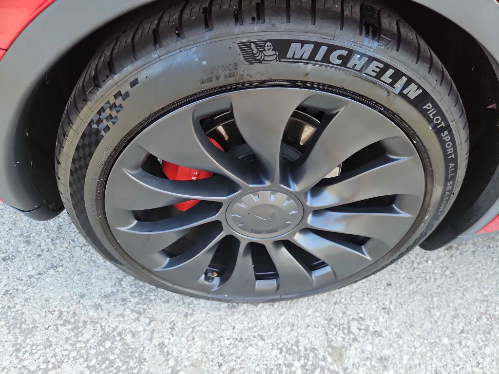 2022 Tesla Model Y Image 30