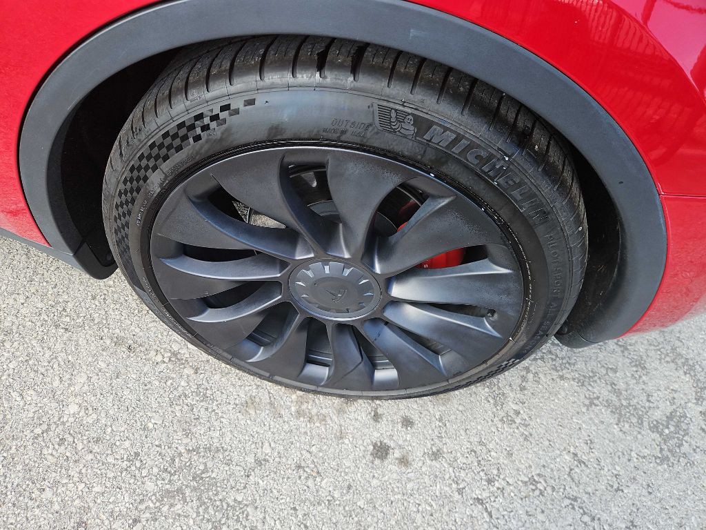 2022 Tesla Model Y Image 32