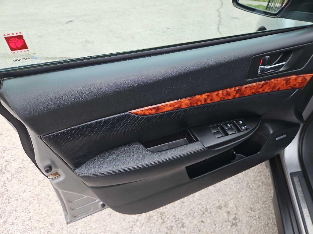 2011 Subaru Outback Image 9