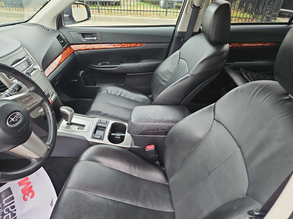 2011 Subaru Outback Image 10