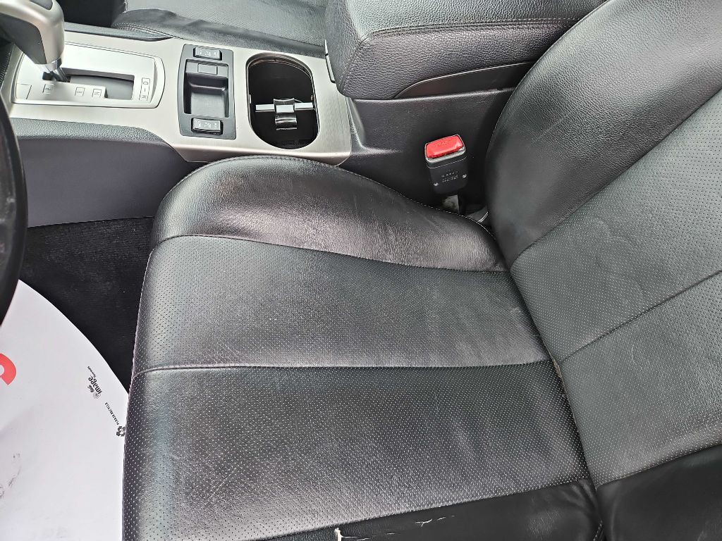 2011 Subaru Outback Image 11