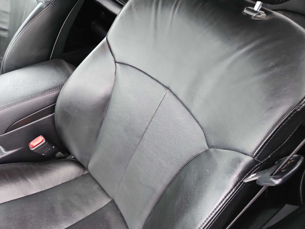 2011 Subaru Outback Image 12