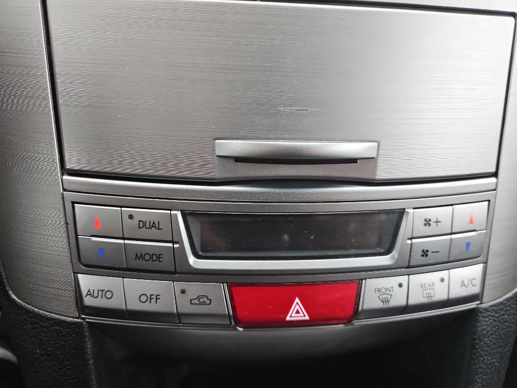 2011 Subaru Outback Image 19