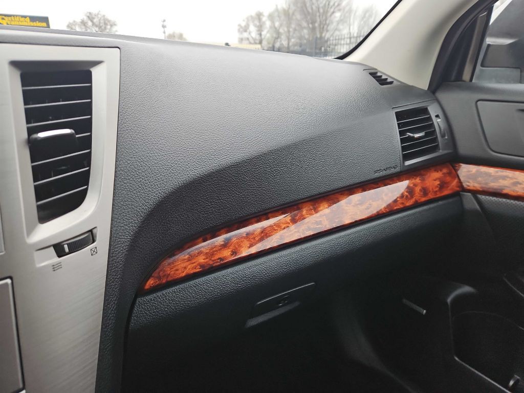 2011 Subaru Outback Image 21