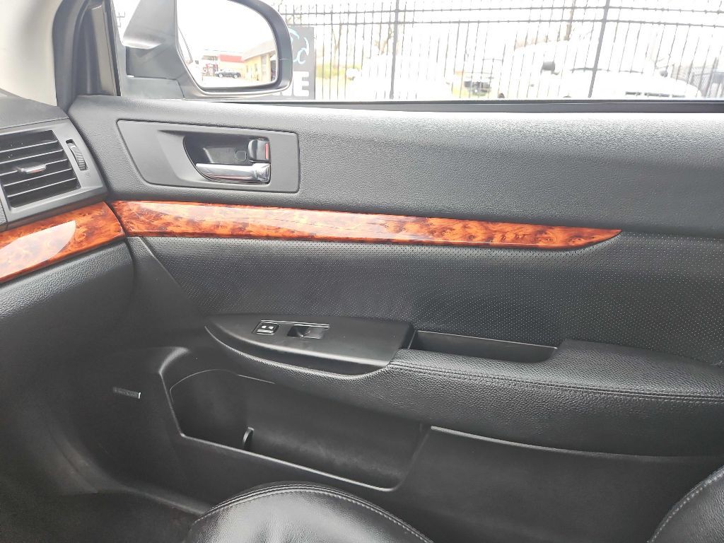 2011 Subaru Outback Image 23