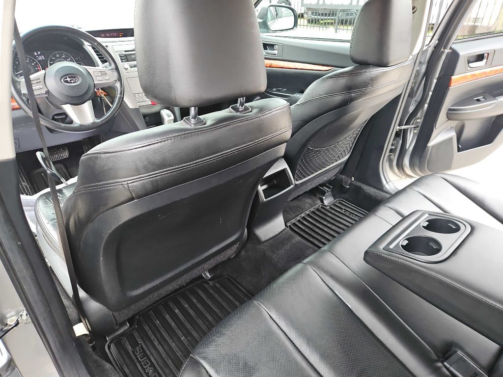 2011 Subaru Outback Image 28
