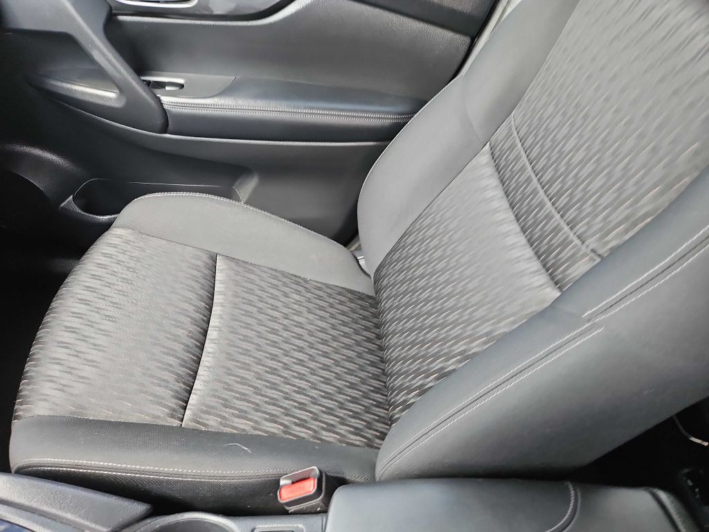 2018 Nissan Rogue Image 15