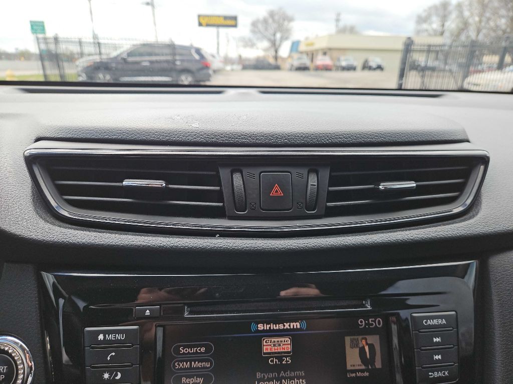 2018 Nissan Rogue Image 17