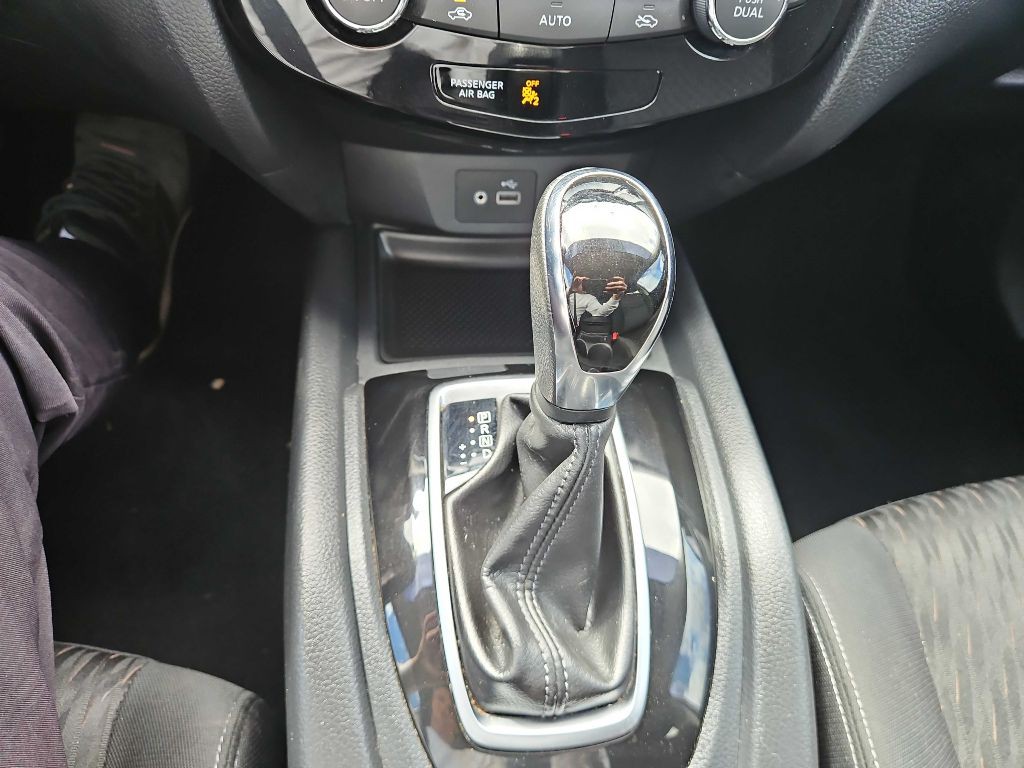 2018 Nissan Rogue Image 19