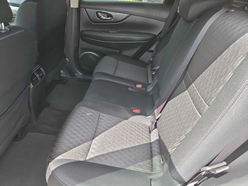 2018 Nissan Rogue Image 25