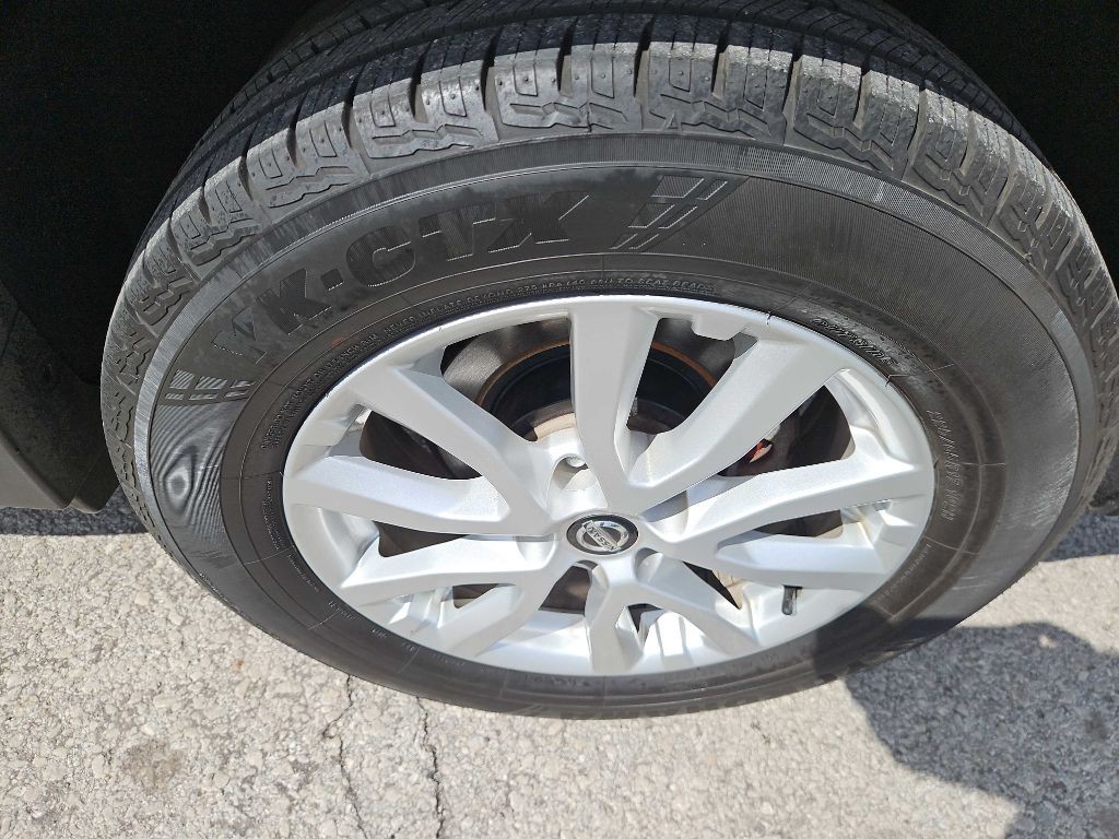 2018 Nissan Rogue Image 36