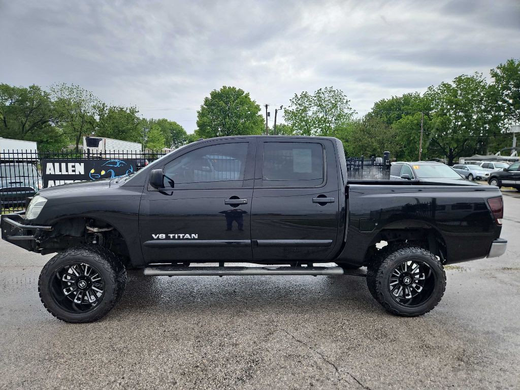 2013 Nissan Titan Image 2