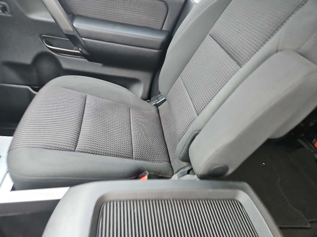 2013 Nissan Titan Image 39
