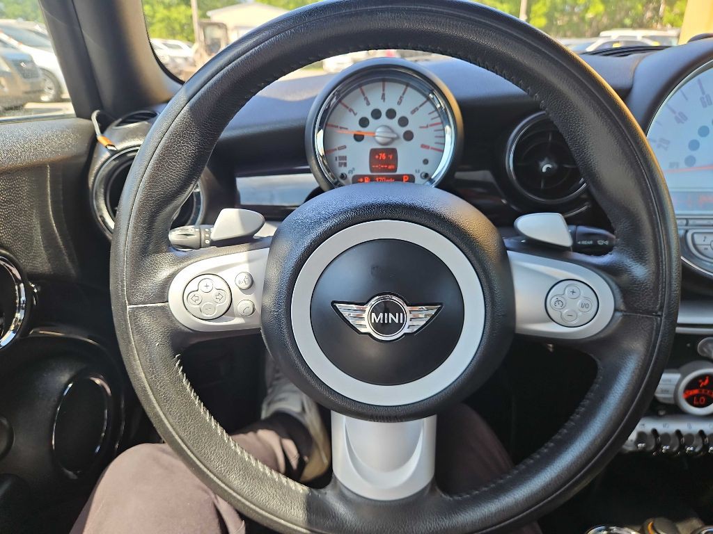 2009 MINI Cooper Image 13
