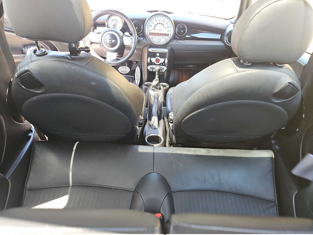 2009 MINI Cooper Image 26